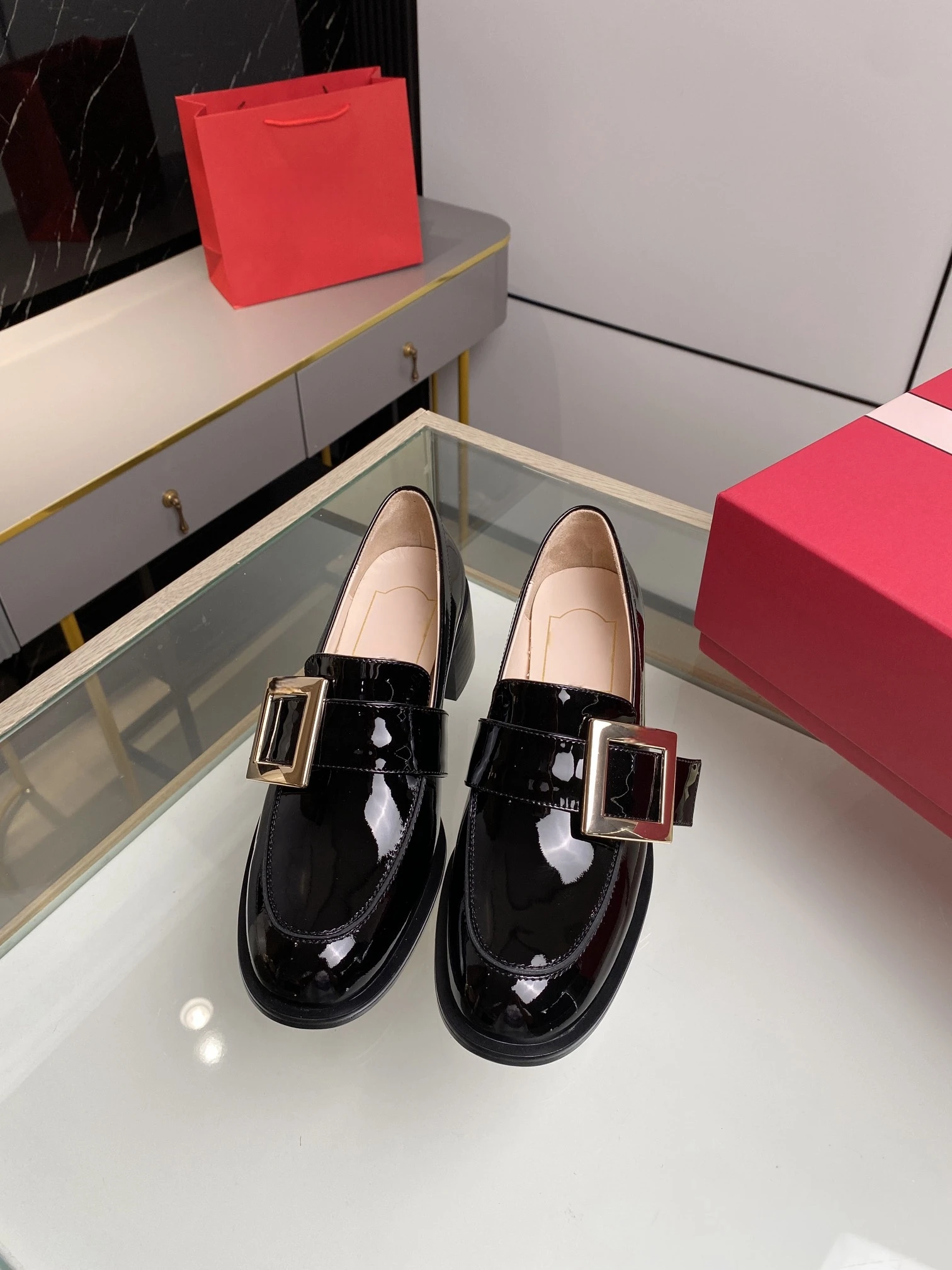 

2024 new women's summer loafers, stylish, comfortable and elegant, sheepskin inside, durable, size34-40