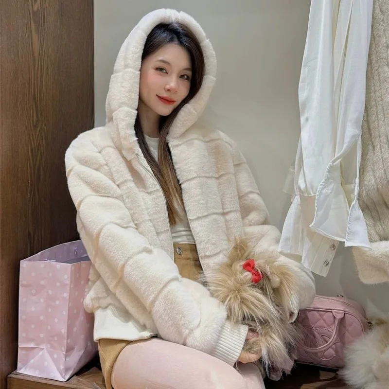 Damskie kurtki z kapturem ze sztucznego futra norek na jesień i zimę 2025, lekkie ocieplane kurtki, styl koreański, ciepłe futrzane okrycia wierzchnie, kurtka damska.