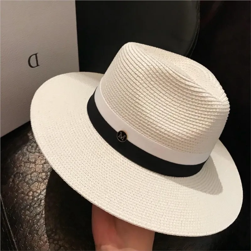 

The sunshade grass hat is a versatile men's top White Fang