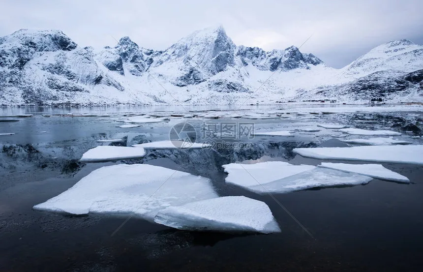 

4pcs 135mm 2.6" Metal Beadlock Wheel Rim Rubber Tire Set for 1/8 1/10 RC Crawler Car Axial SCX10 Wraith RR10 Capra TRXS TRX4