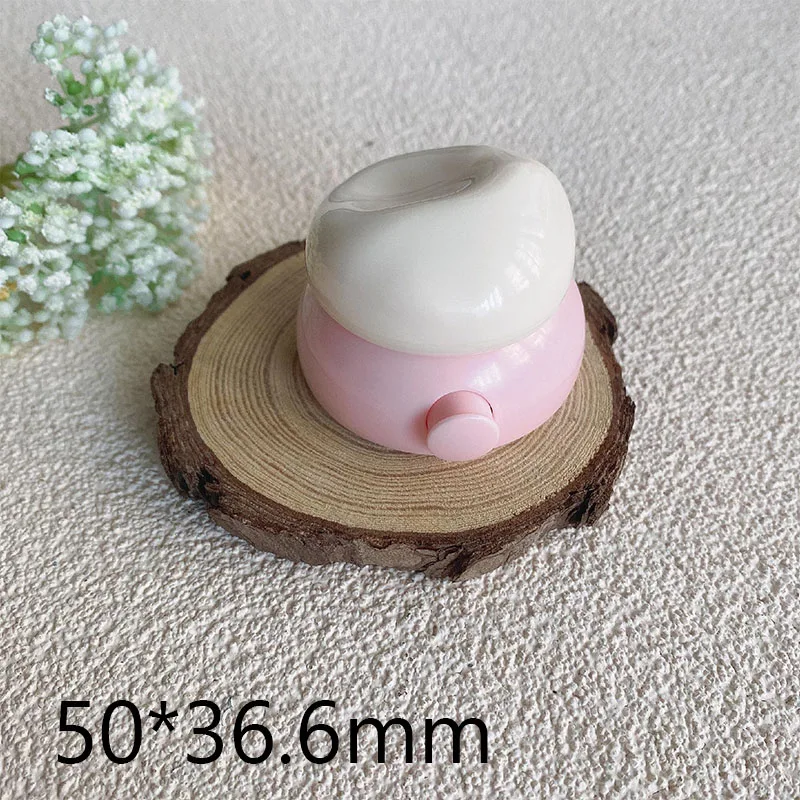 可愛い形の3.5gピンクの丸いリップフィルムバームボトル、ブラシ付きリップグロスケース、サンプル包装プラスチック製空リップマスクジャー