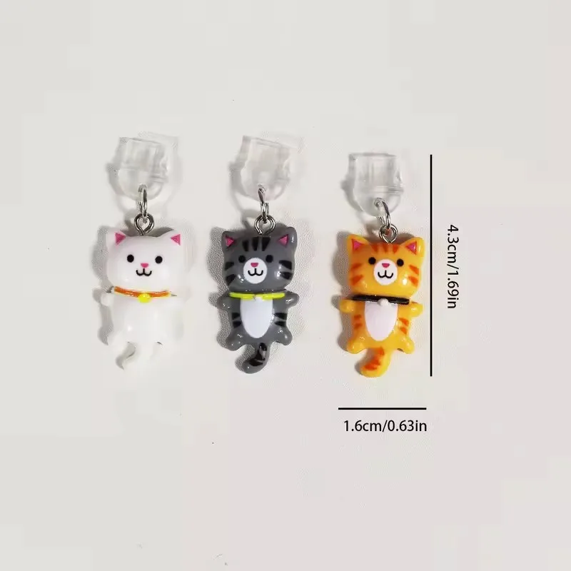 1 ST Drie Kleuren van Leuke Kat Stof Plug Accessoires Decoratie voor iPhone 16 Samsung Type-C Kawaii Mobiele Telefoon Accessoires