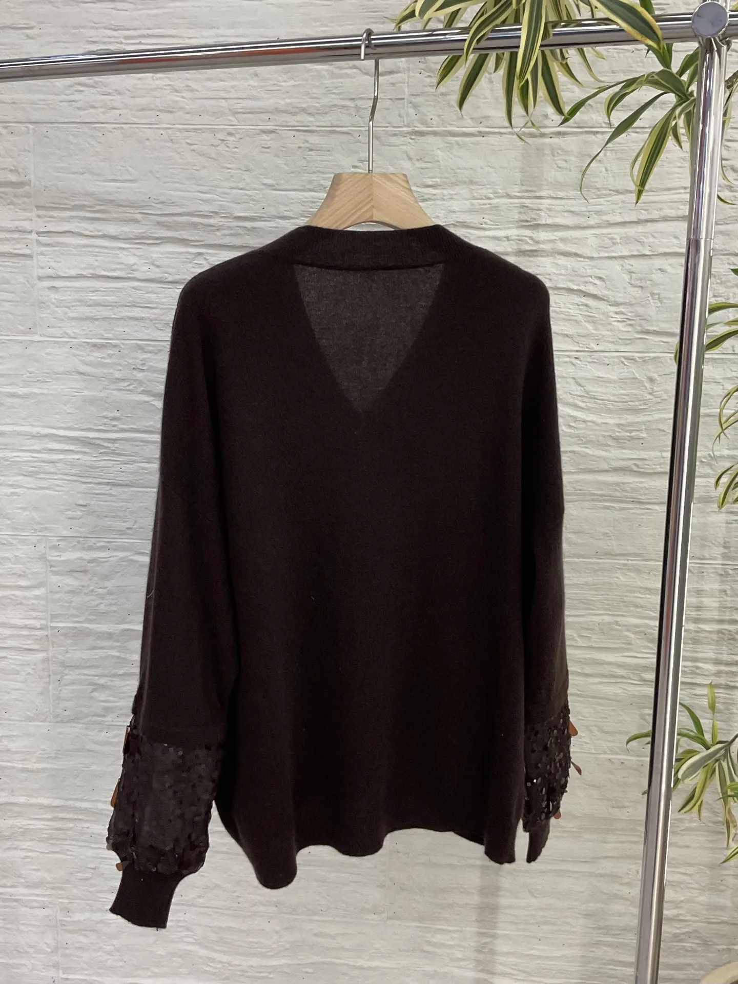 

Ladies' New High-Quality V-Neck Cashmere Wool Long-Sleeved Sweater With Cuff Sequins, Fashionable And Versatile Casual Tops