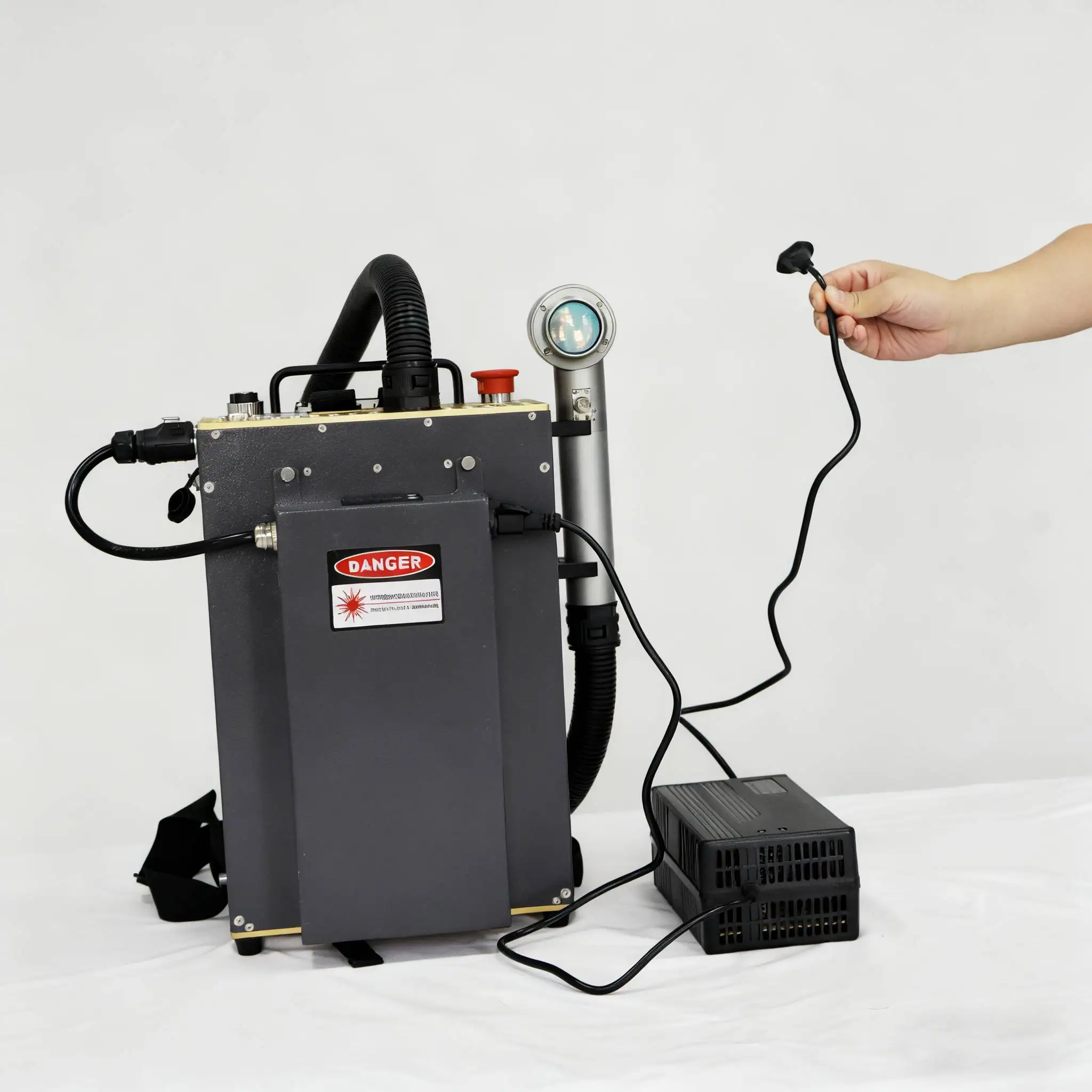 300W Backpack JPT Pulse Fiber Laser Cleaning Machine AC 220V/Battery Powered Laser Cleaner For Metal Wood Oil Paint Rust Removal