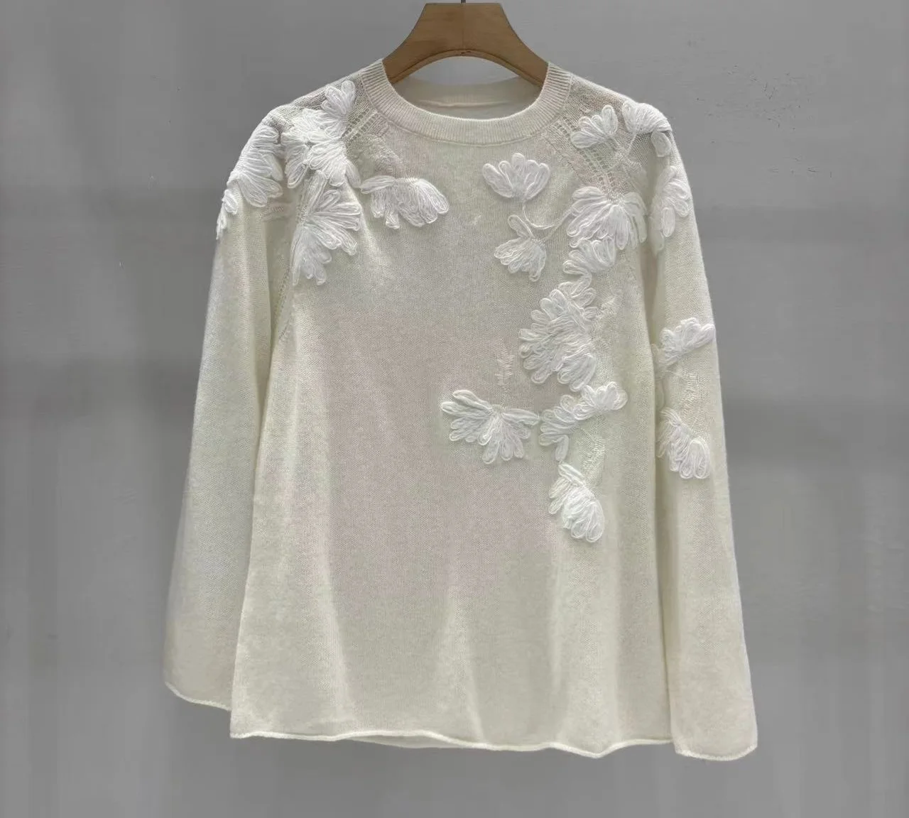 

High Quality Wool Sweaters 2025 Autumn Winter Pullovers Women Appliques Flower Embroidery Long Sleeve Green White Pink Jumpers