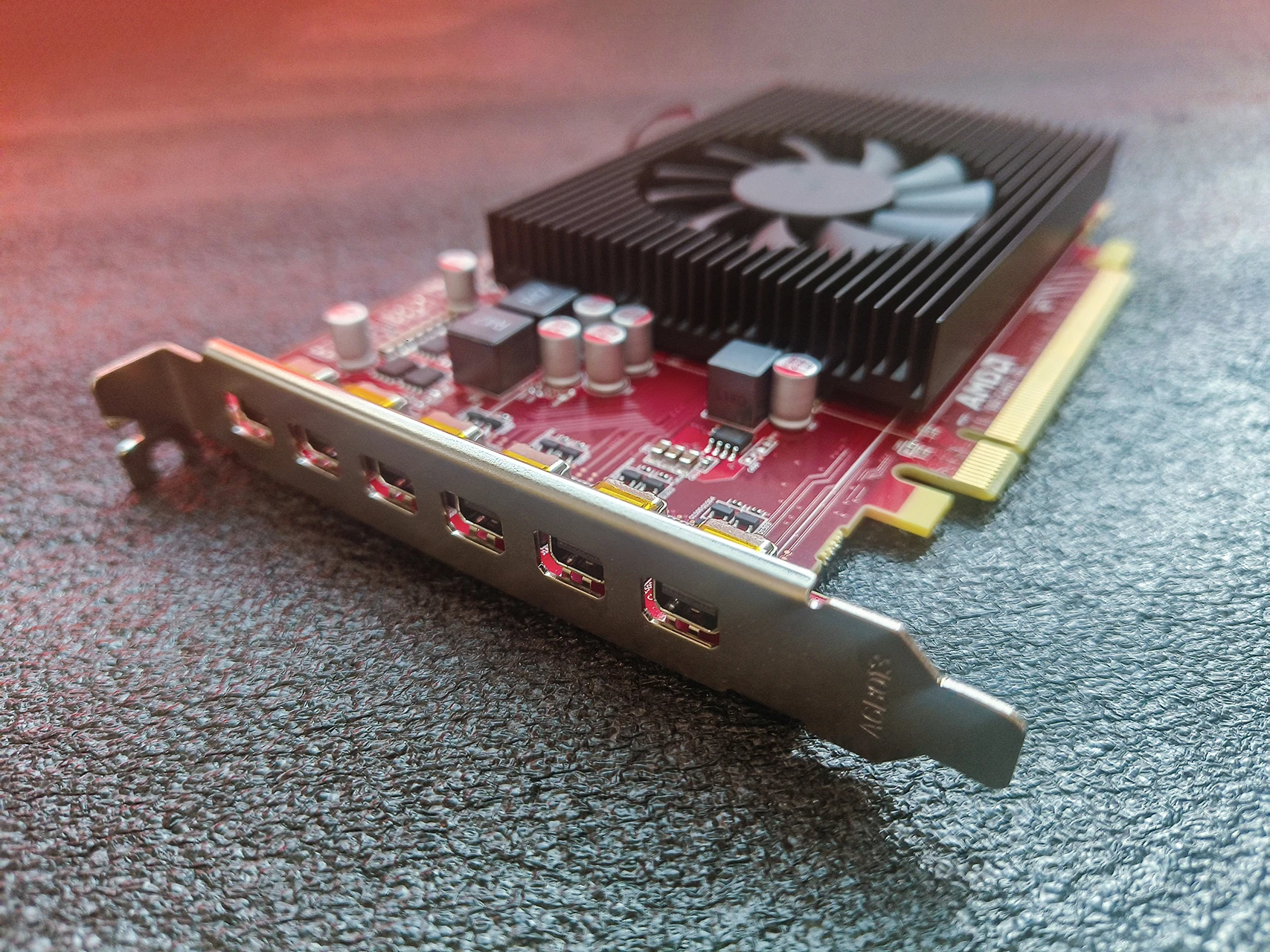 For AMD R7 350 4G 6 × minidp interface professionally customized 6-screen graphics card, can support 4K