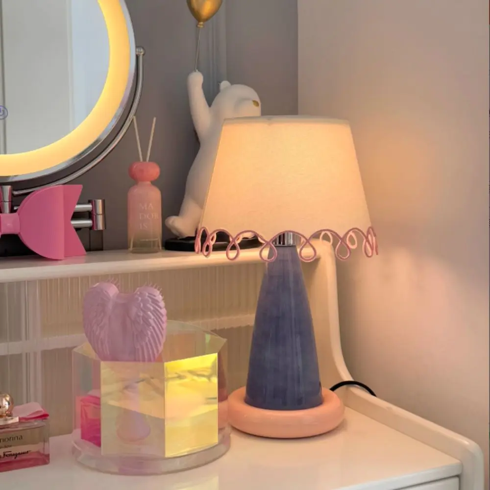 

Dual-Tone Design LOOP Desk Lamp Minimalist Eye Protection Pastel Desk Lamp Tricolor Girlish Design Modern Ambient Lighting