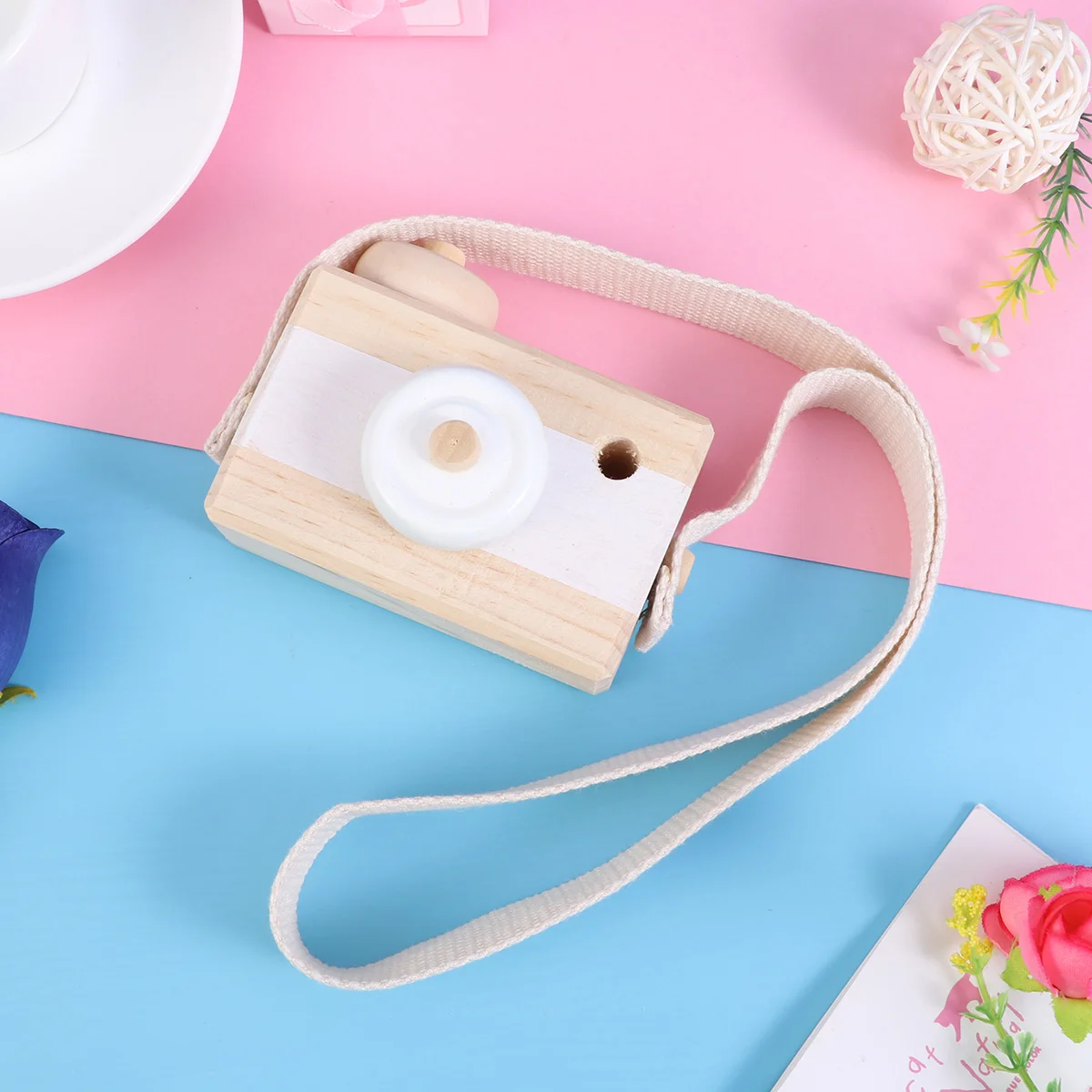 Wooden Mini Camera Toy Kids' Room Hanging Decor Photo Taking Props Birthday Christmas Gift for Children Kids (White)