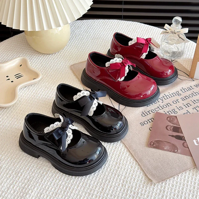 

Детская кожаная обувь для девочек, весна 2024, новая мода в корейском стиле, нескользящие универсальные шикарные модельные туфли с мягкой подошвой