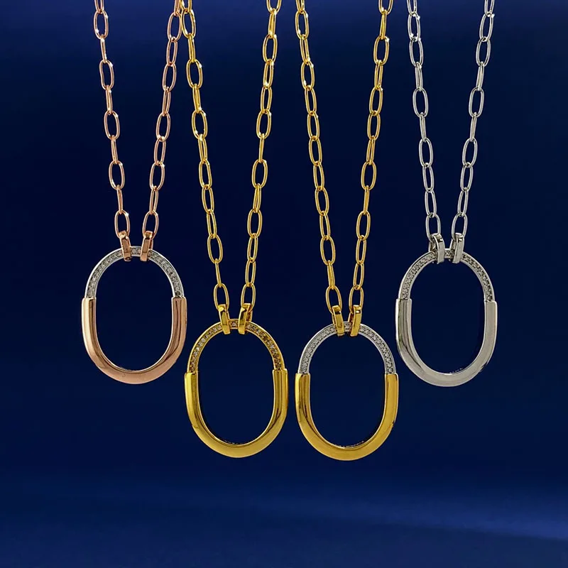 

The new LOCK series lock necklace is plated with 18K gold, European and American delicate diamonds, and a small oval lock clavic