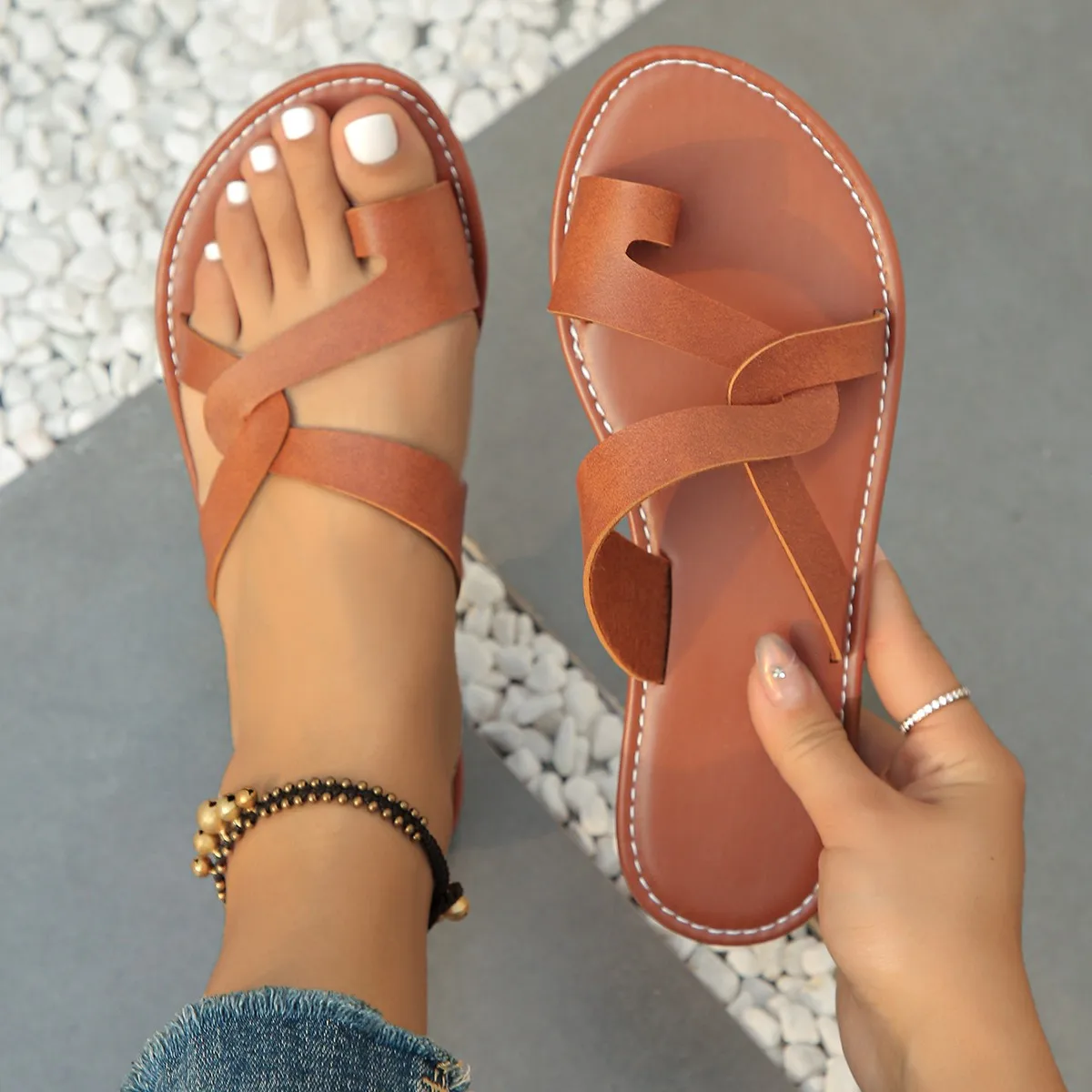 Women Minimalist Thong Sandals 2024 New Fashion Flat Sandals Summer Outdoor Beach Vacation Leisure Woman Shoes