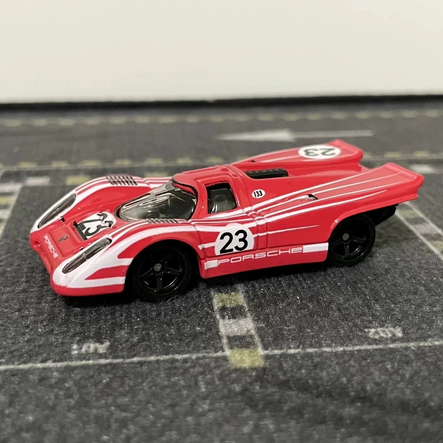 ホットウィール プレミアム ダイキャストカーモデル 1:64スケール フェラーリ ポルシェ 917KH コレクタブルメタルビークルトイ サーキットレジェンドファン向け