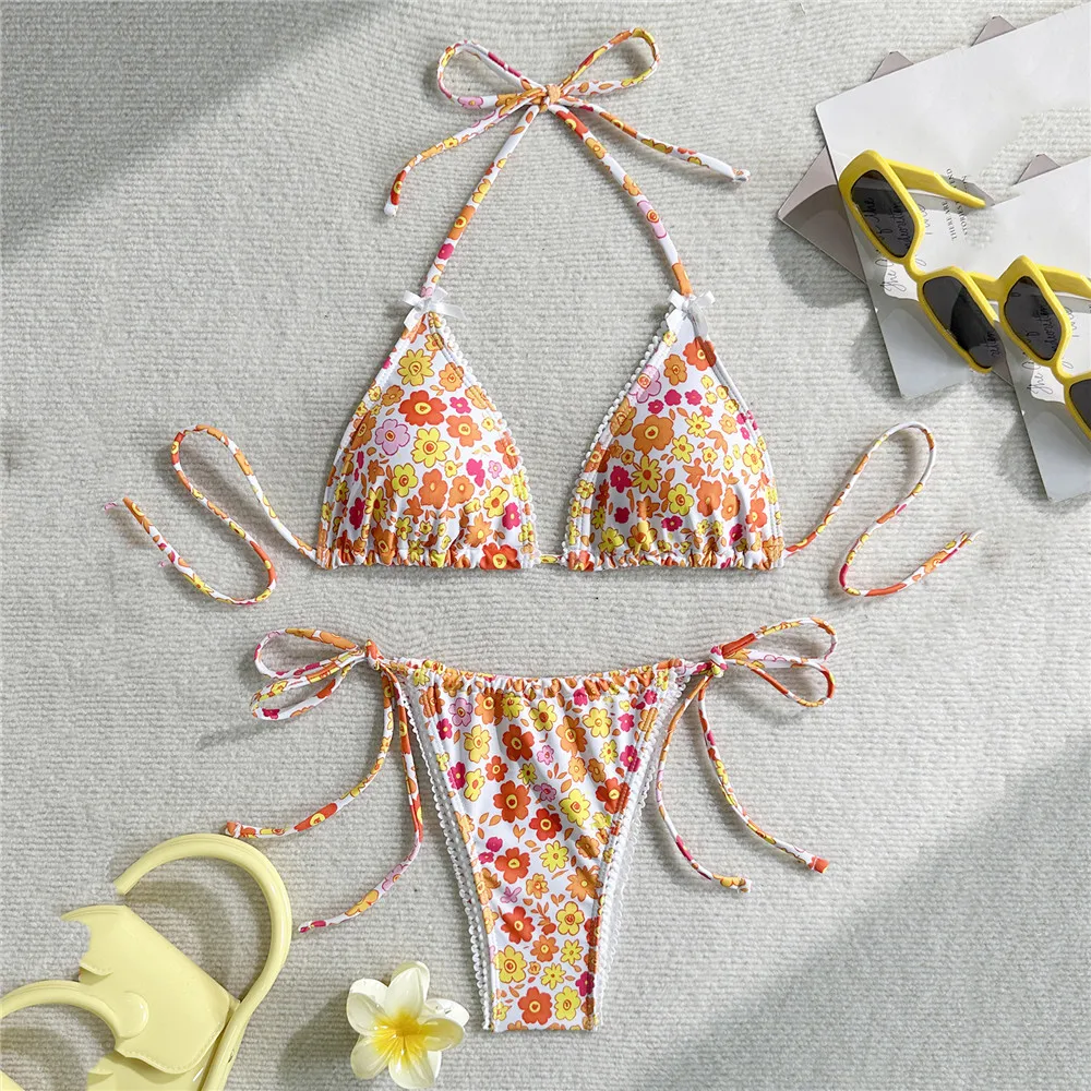 

Милый купальник с цветочным принтом и бантом, стринги с лямкой на шее, треугольные микро-стринги, бикини 2026, сексуальный купальник, женский купальный костюм, комплект бикини