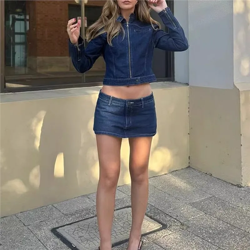 Zestaw: Krótka kurtka motocyklowa z guzikami, kurtka jeansowa i spódnica, model Lioness Australia 2025, nowa kolekcja, styl hot girl.