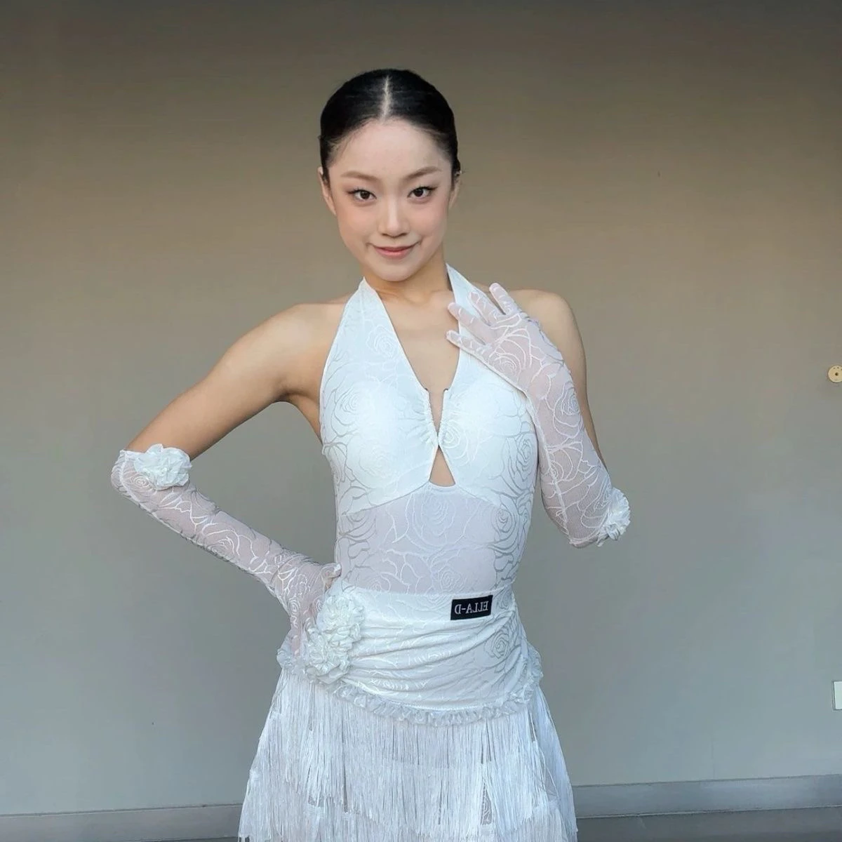 2025 Abito da ballo latino estivo per ragazze Gonne al collo appese Cha-cha Samba Rumba Costume da ballo per bambini