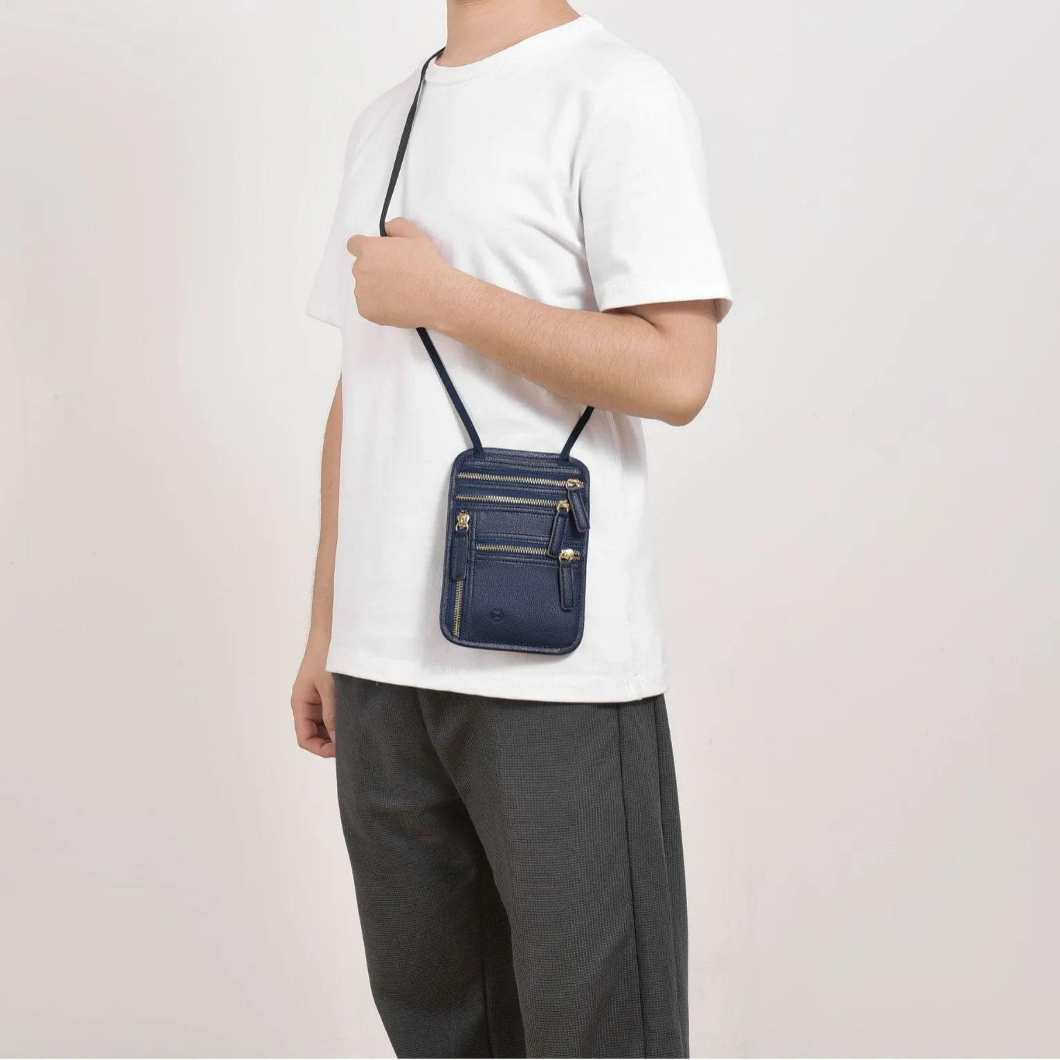 Outdoor neck-hanging coin purse, RFID ID card, PU leather, travel air ticket, passport, anti-radiation mobile phone card case