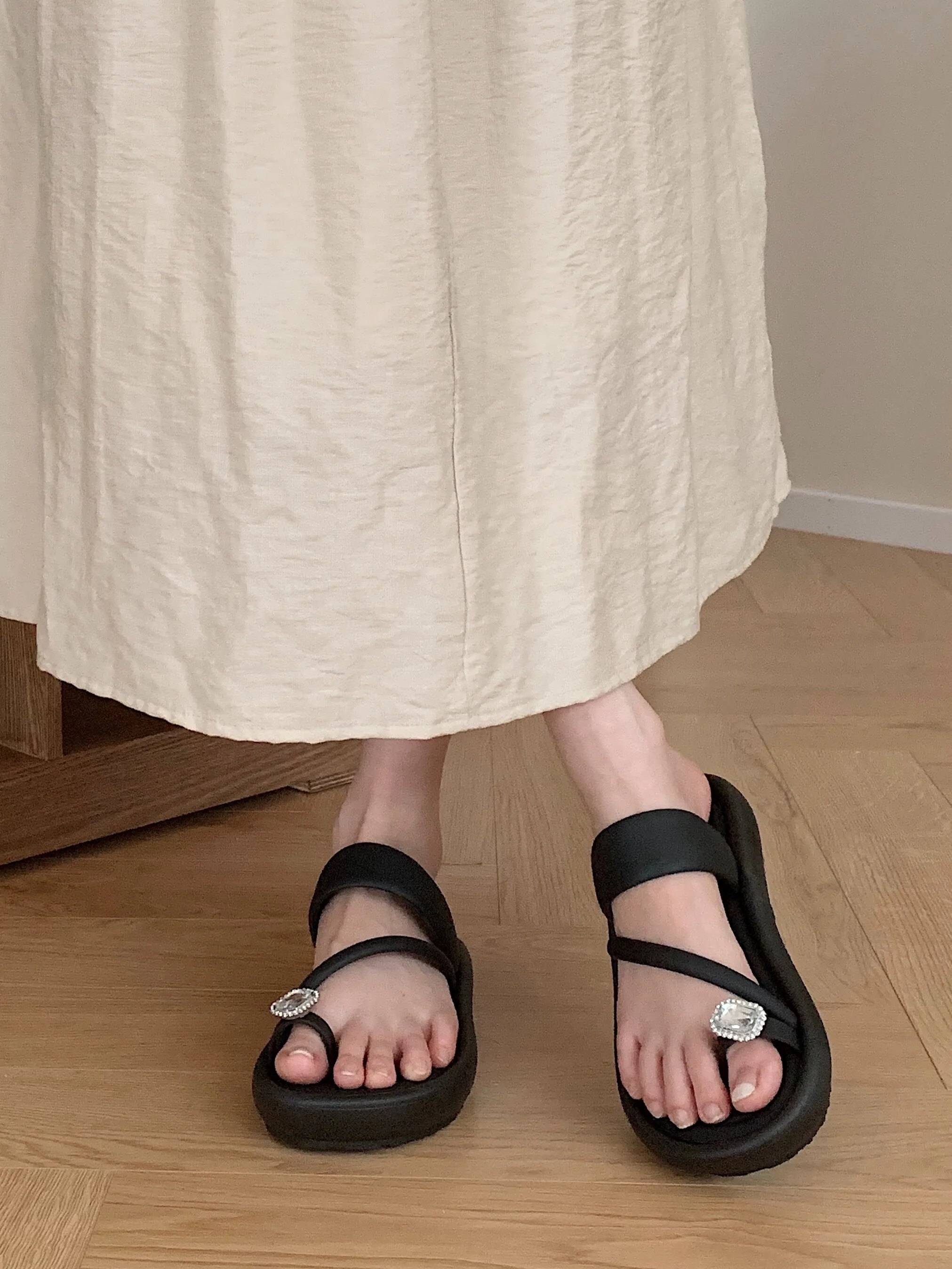 Рисунок 4 - Женские летние тапки с плоской подошвой