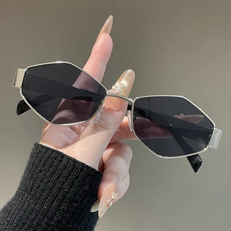المرأة ريترو المعين الشرير الهيب هوب إطار معدني نظارات الموضة غير النظامية مضلع شكل نظارات أنيقة نظارات قوية