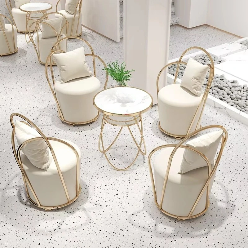 Modern restaurant table and chair combination, suitable for hotel and commercial use, durable round tables