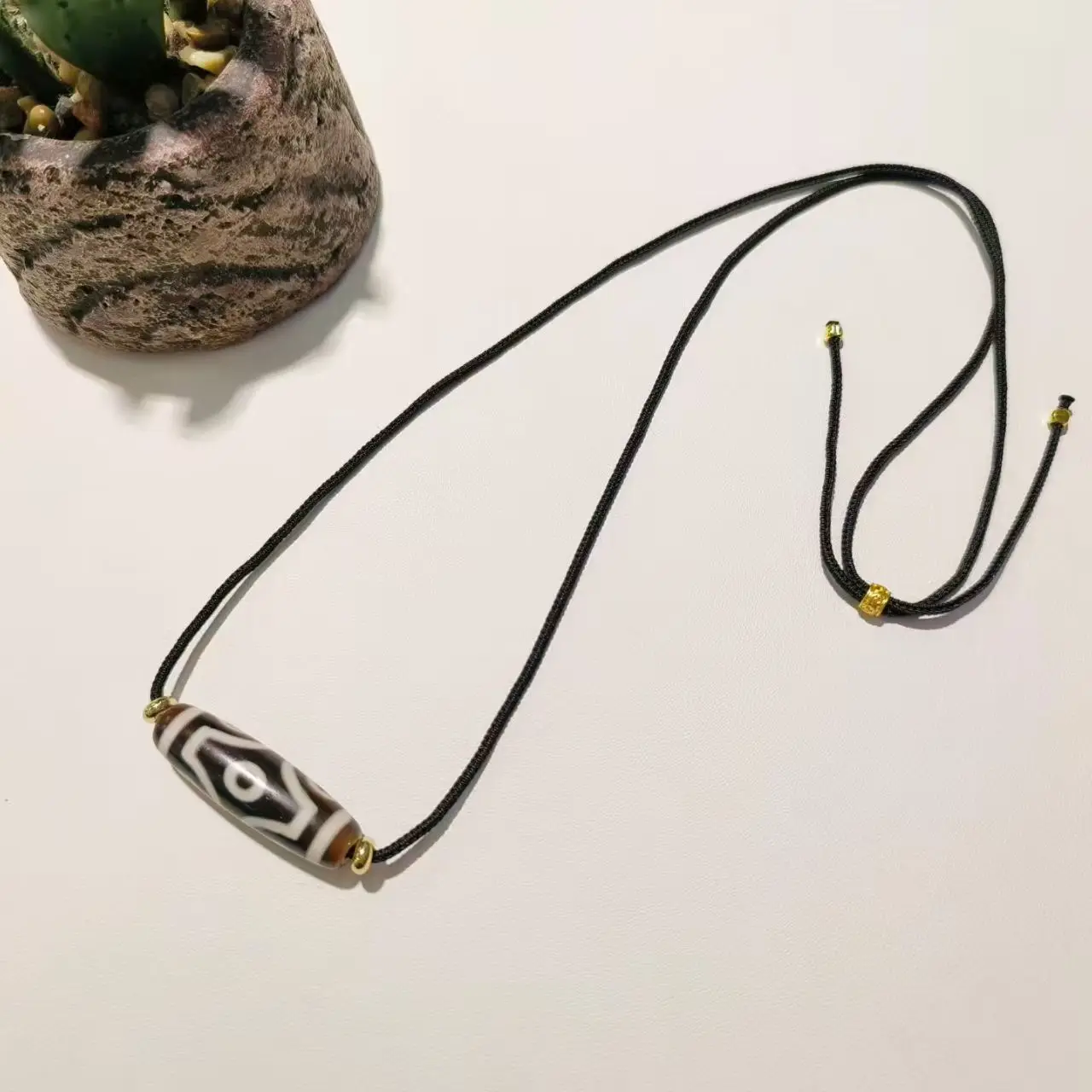 

10 шт. тибетские черно-белые безграничные агатовые бусины с 2 глазами для мужчин и женщин, регулируемое ожерелье для пар Дзи