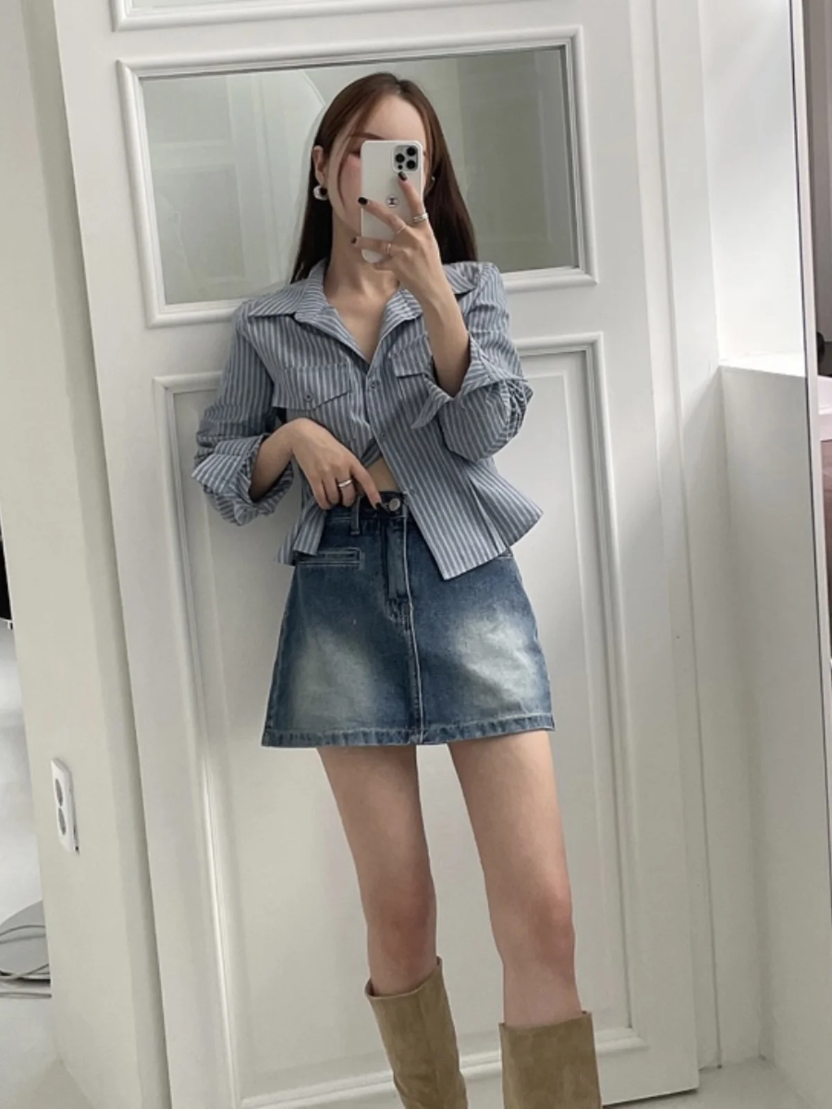 レトロなストライプ柄のウエストシェイプ女性用シャツ、ショートデザイン、折り返し襟、長袖、春のファッショントップス、韓国風、スリムフィット