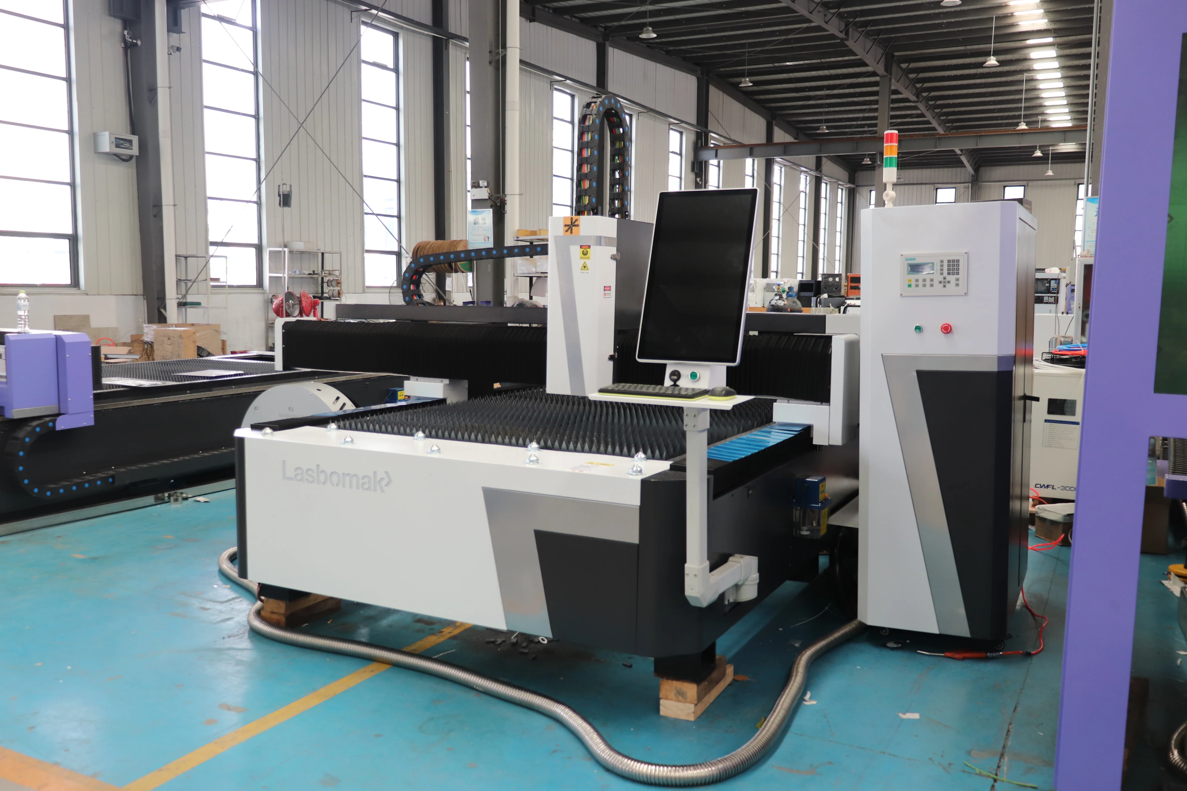 섬유 레이저 절단기 1000W 2000W 3000W 6000W 금속 절단기 레이저 기계 강철 및 금속 튜브 레이저 절단기