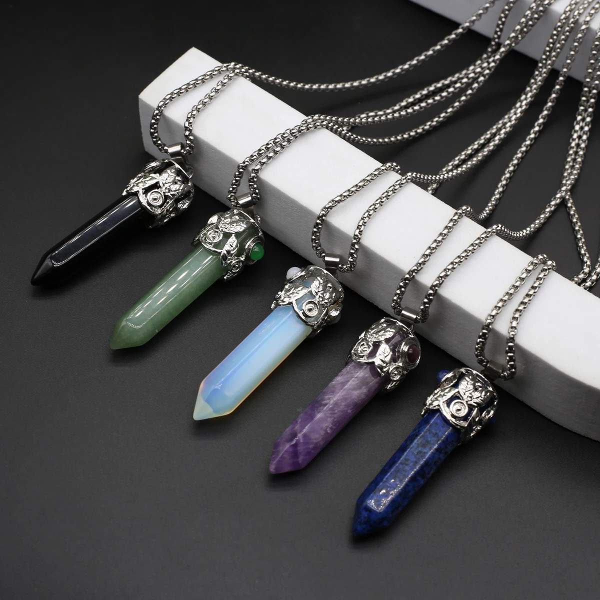 Faashion Necklace Quartz Necklaces Natural Crystal Stone Hexagonal Prism Hexagon Pendant Hanging Jewelry for Women Men