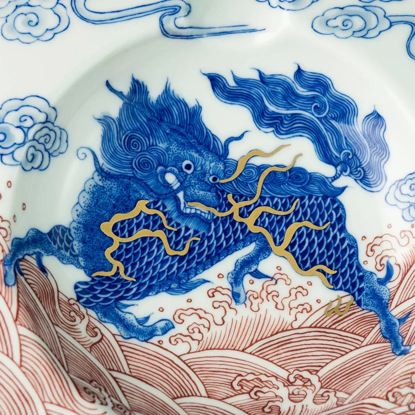 Antique Blue And White Underglaze Red Unicorn Gold-Painted Cigar Jar