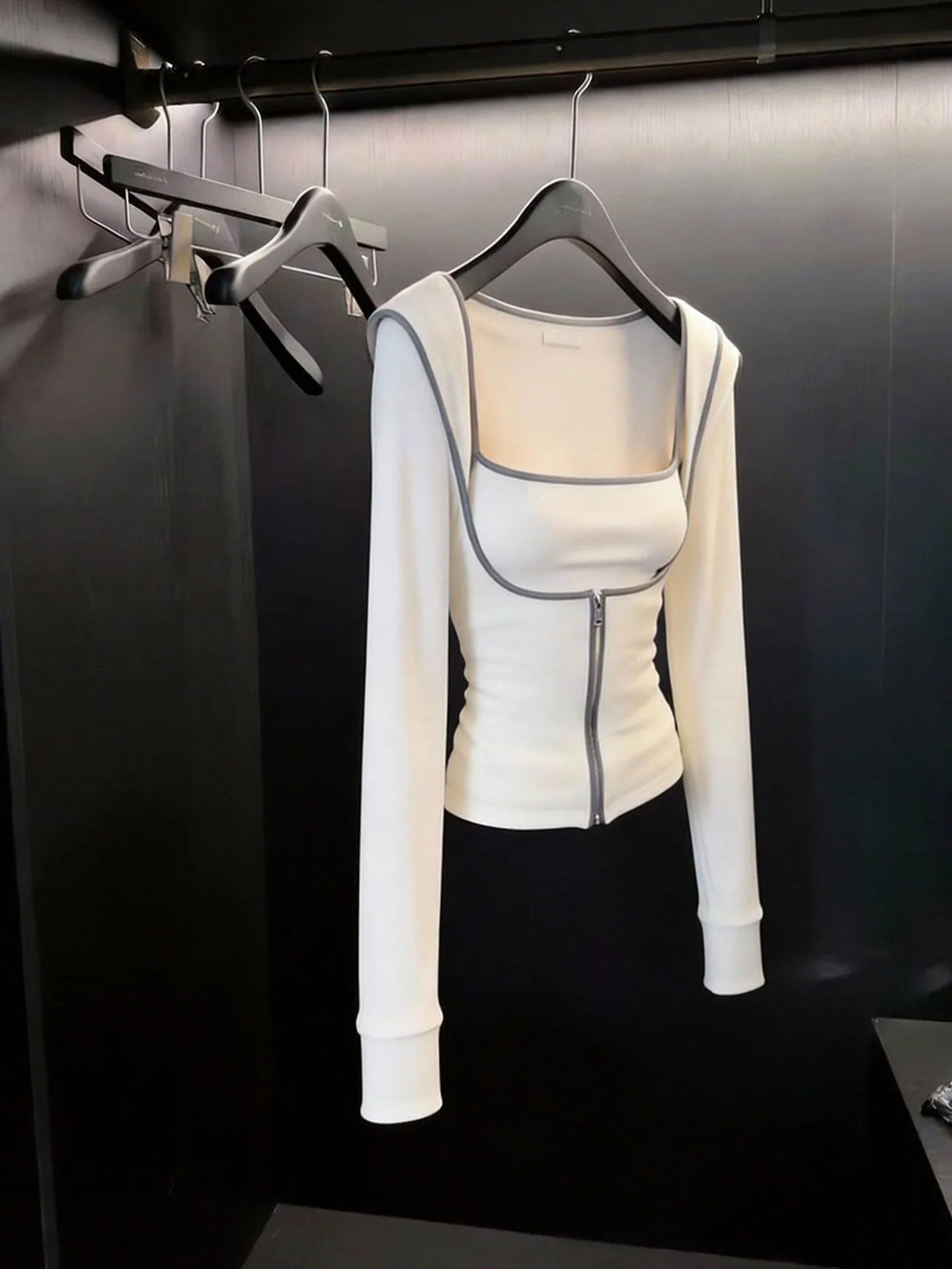 

Chic Color Block Long Sleeve Slim Fit Women's T-Shirt Fashionable Commute Style Spring Early Season Casual Comfortable Top
