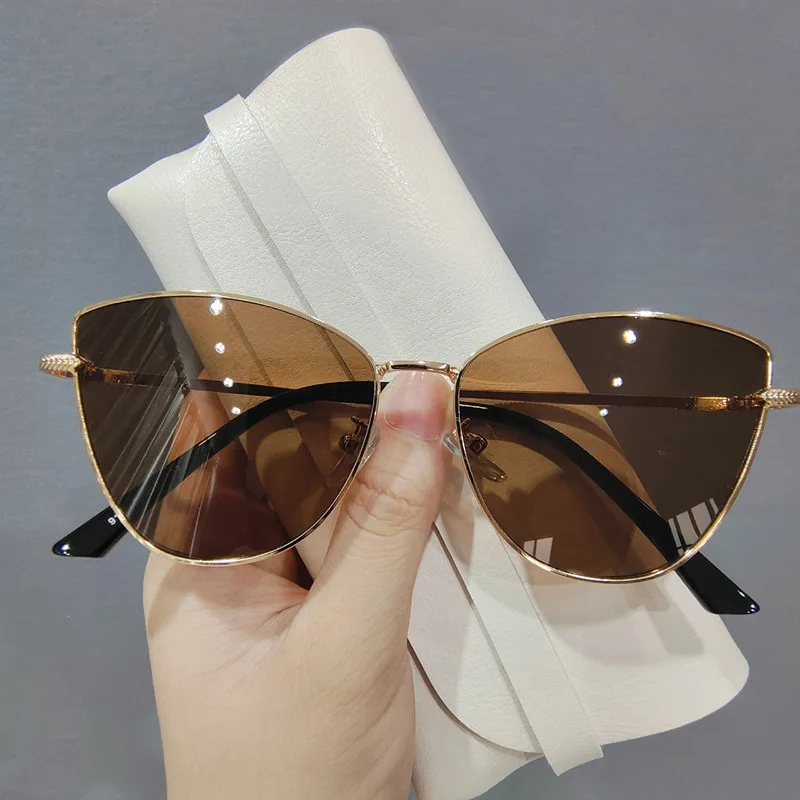 New Retro Metal Small Frame Cat-eye Sunglasses Womean Style European And American Fashion Street Photo Decorative Sungla Uv400