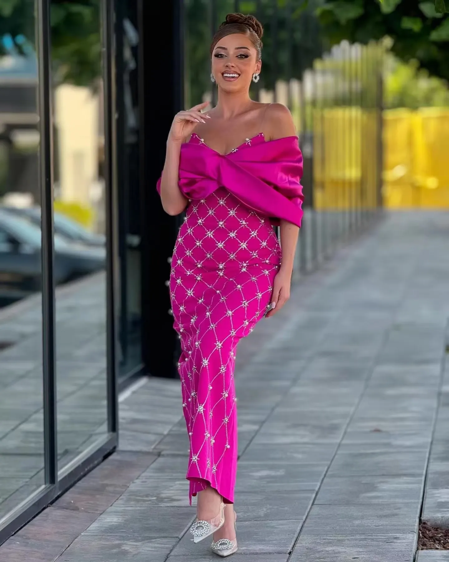 

Women Sexy Off The Shoulder V Neck Diamonds Bandage Dress Rose Red Sleeveless Rhinestone Bodycon Dresses Evening Party Gowns