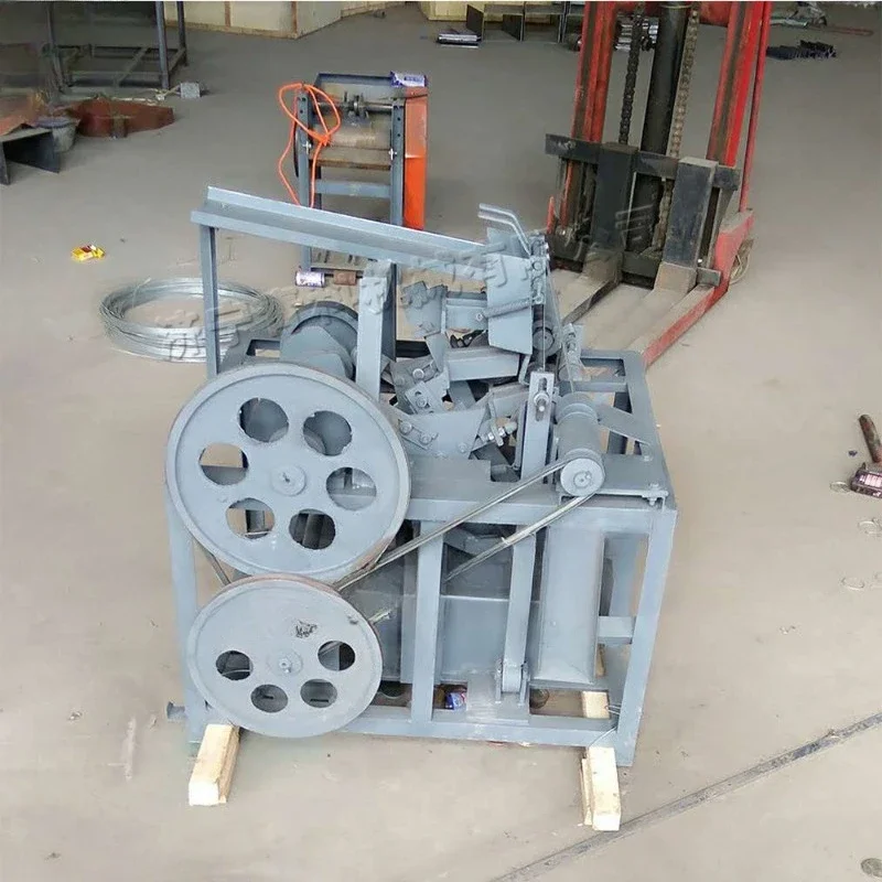 Automatic can cutting machine, waste can bottom removal machine