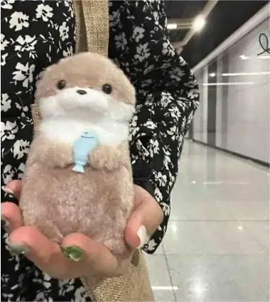 Cute Otters Holding Fish Plush Doll Fashion Keyrings Lightweight Hanging Pendant Props For School Bag Key Wallet Doll Toy Gifts