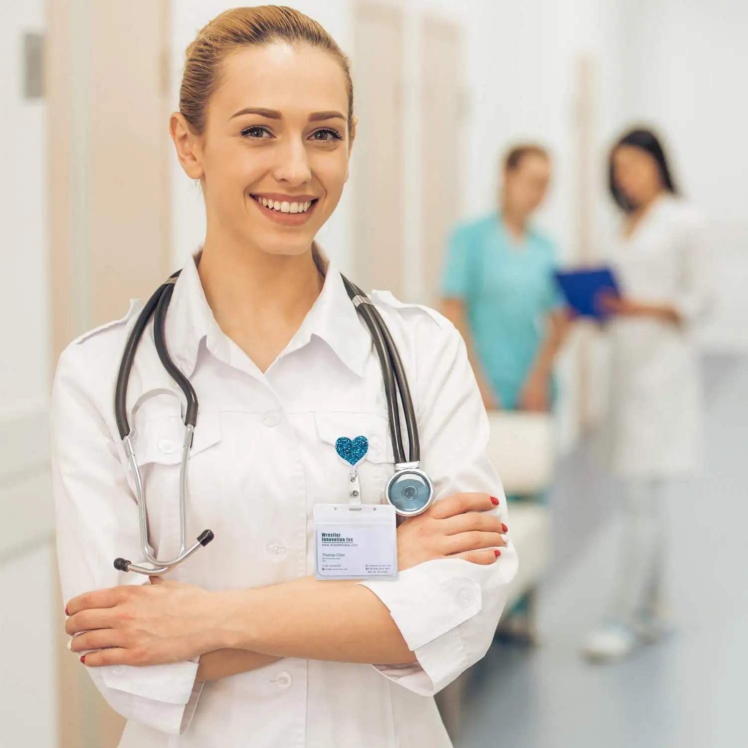 4pcs Lot Bling Heart Retractable Badge Clip Pull ID Card 3D Badge Holder For Nurse Student Hospital Office Card Holders