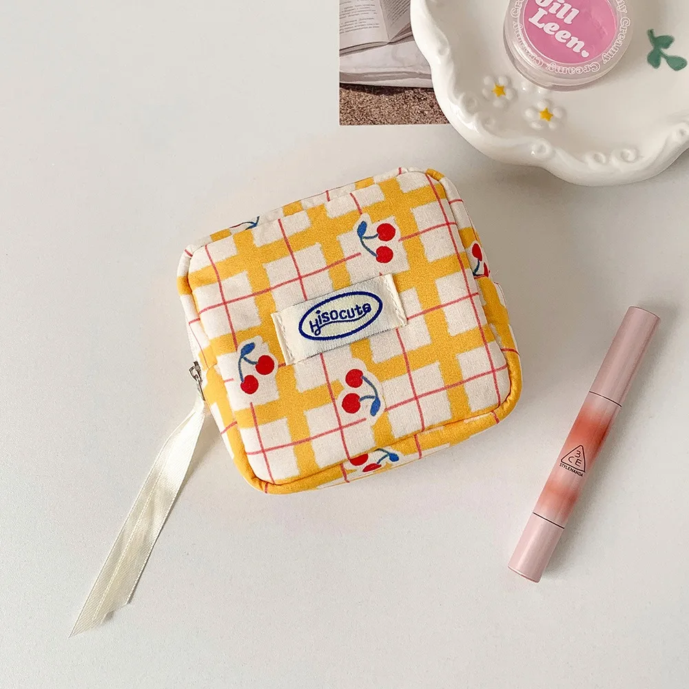 Koreanische Version der großen, karierten Kosmetiktasche, hochwertige kleine Kirsch-Damenbinde-Tasche, tragbare Mini-Aufbewahrungstasche, Bluetooth-Headset B – Detail 7
