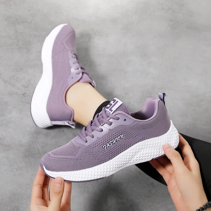 Women Lightweight Breathable Casual Sneakers Ladies Non-Slip Jogging Shoes Flying Weaving Four Seasons All-Match Running Shoes