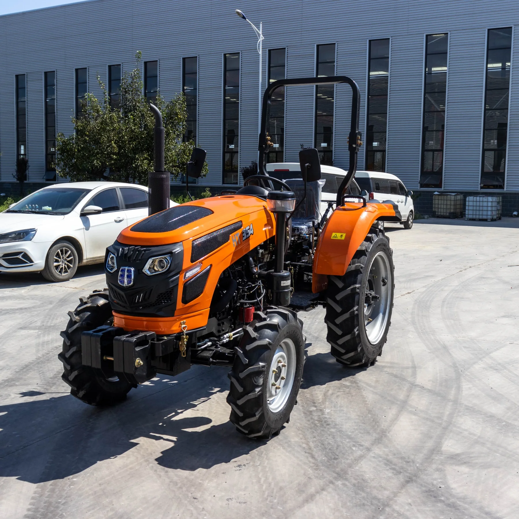 China's cheapest Tractor 25Hp-200Hp four-wheel hydraulic agricultural tractor with excavator loader