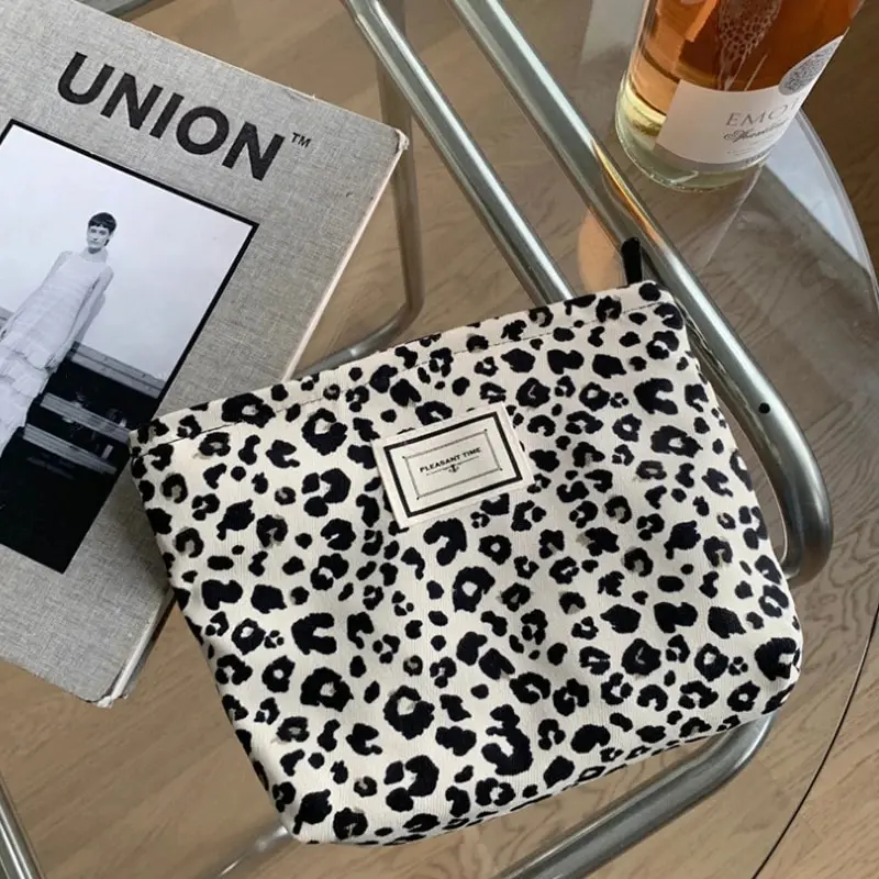 Fashionable Leopard Print Western Style Makeup Bag Portable Canvas Mobile Phone Bag Hand Held Bag Minimalist Storage Bag