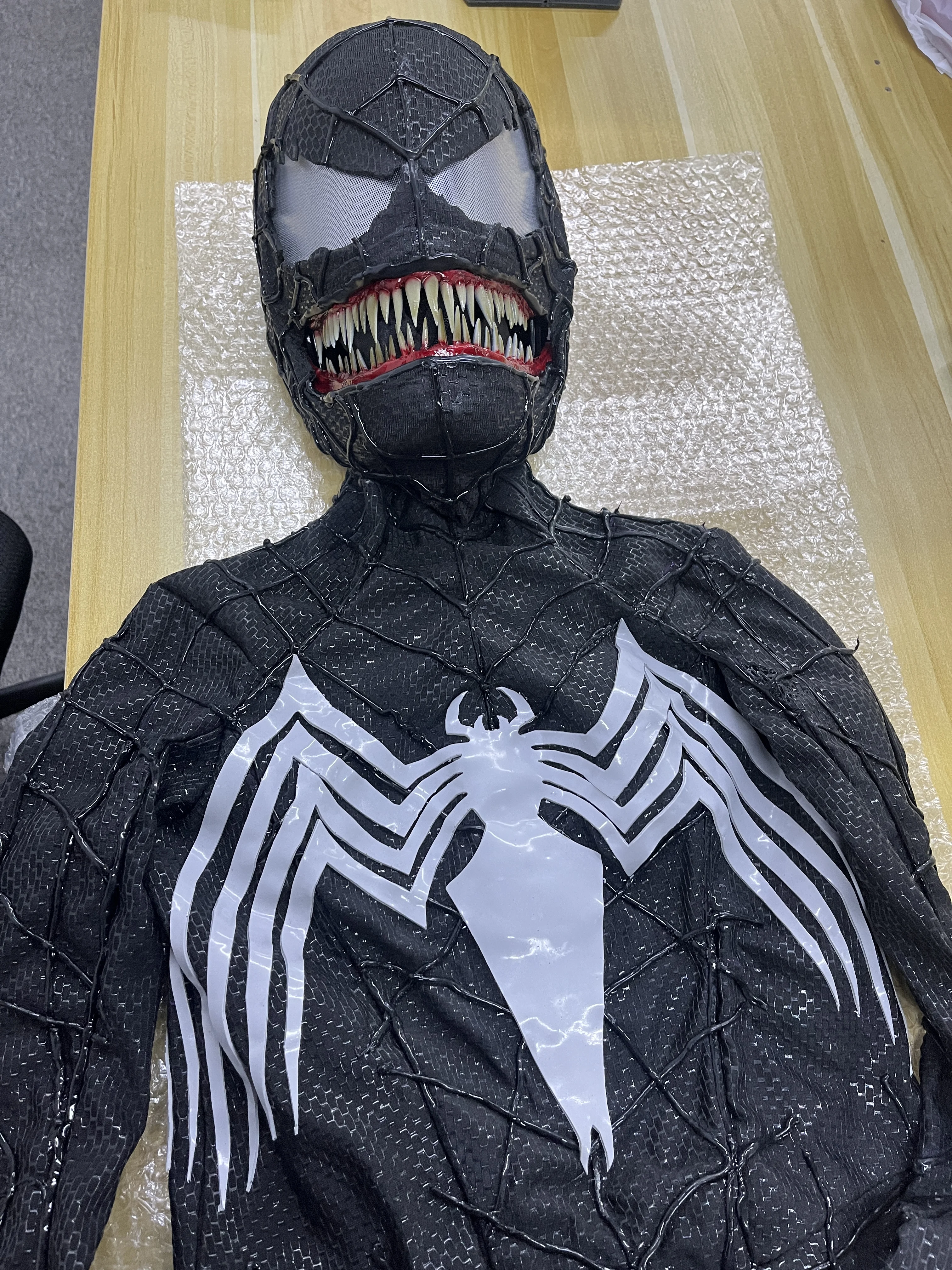 ヴェノム スパイダーマン スーツ マスク付き 可動式顎 1:1 3Dカラー