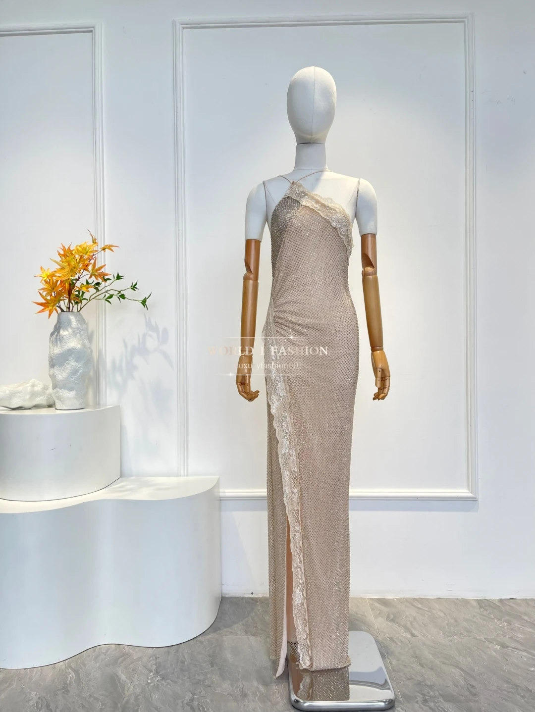 

Light Gold Sleeveless Diamonds Pressed Lace Patchwork Halter Backless Maxi Dress