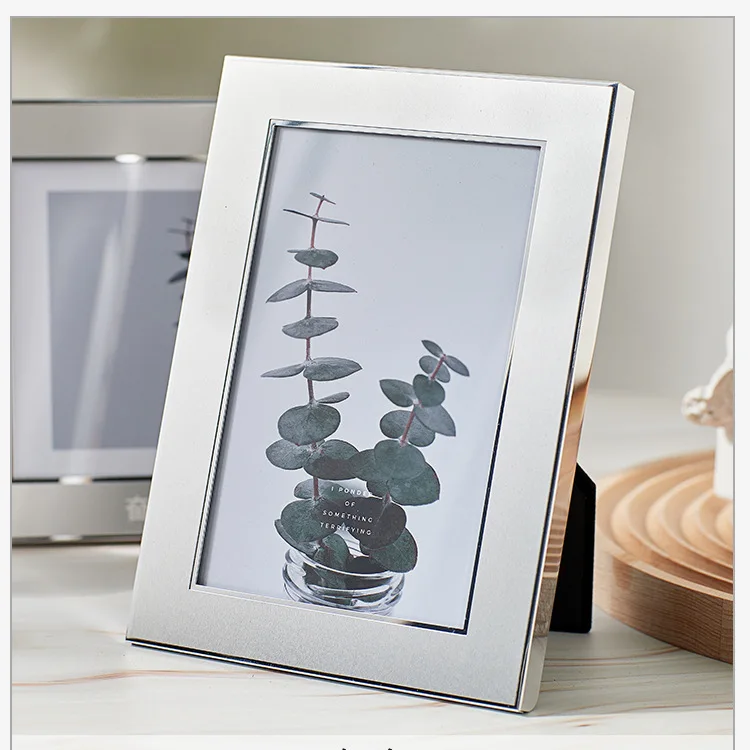 Nordic Silver Minimalist Aluminum Alloy Photo Frame 6/7/8/10 Inch High-definition Glass Photo Frame Stand