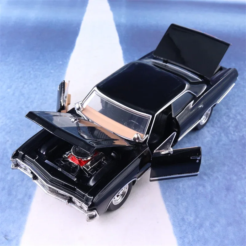 1:24 1967 CHEVY Impala SS Sport Sedan High Simulation Diecast Metal Alloy Model Car Chevrolet Toys For Kids Gift Collection J80