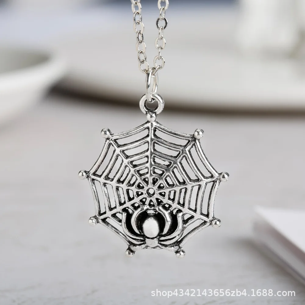 الأوروبية والأمريكية الرعب هالوين شبح مهرجان العنكبوت سبائك الفضة القديمة الويب قلادة مجوهرات الهيب هوب الرعب قلادة