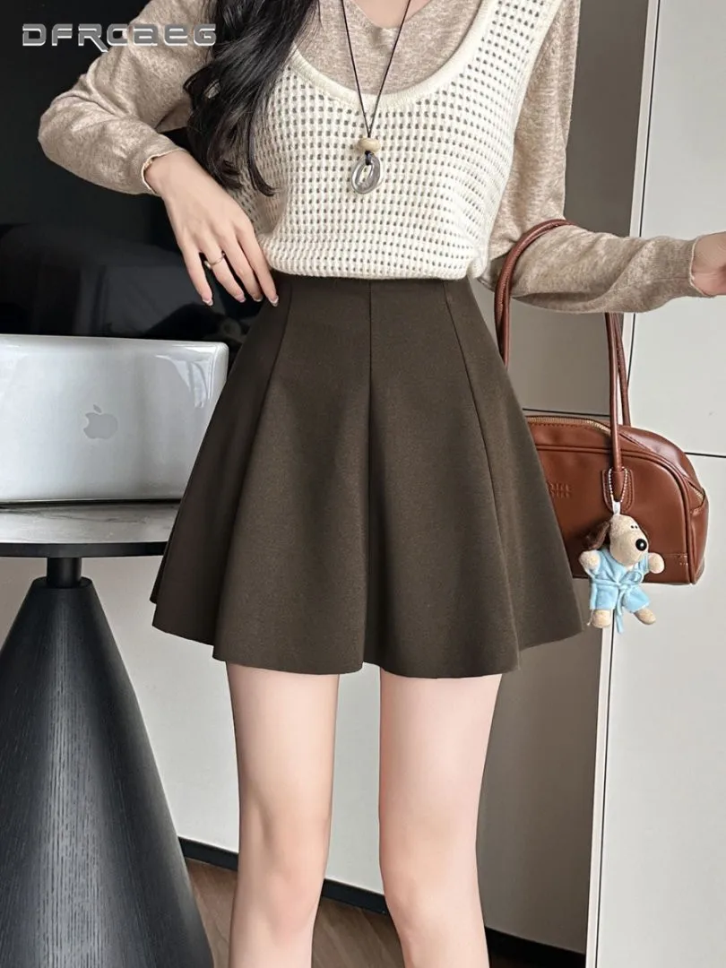 Czarna, ciepła, gruba wełniana spódnica damska w stylu preppy na zimę, z wysokim stanem, codzienna, szkolna, mini, krótka, trapezowa.