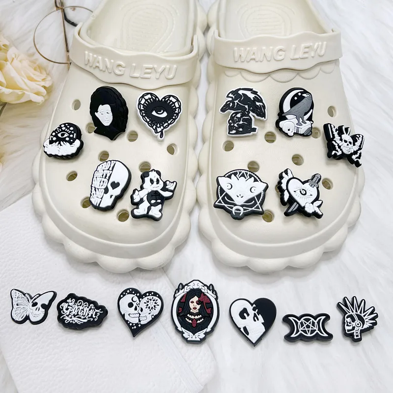 

New 1set Skull Croc Shoes Ornaments Pin Bracelet Wristband DIY Sandals Accessories Wholesale Adult Boys Girls Party Gifts