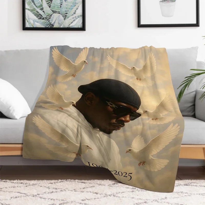 

Werenoi Pyramid Throw Blanket Soft Plaid Print Portable Luxury Designer Bedding Perfect for Camping Chairs and Home Decor