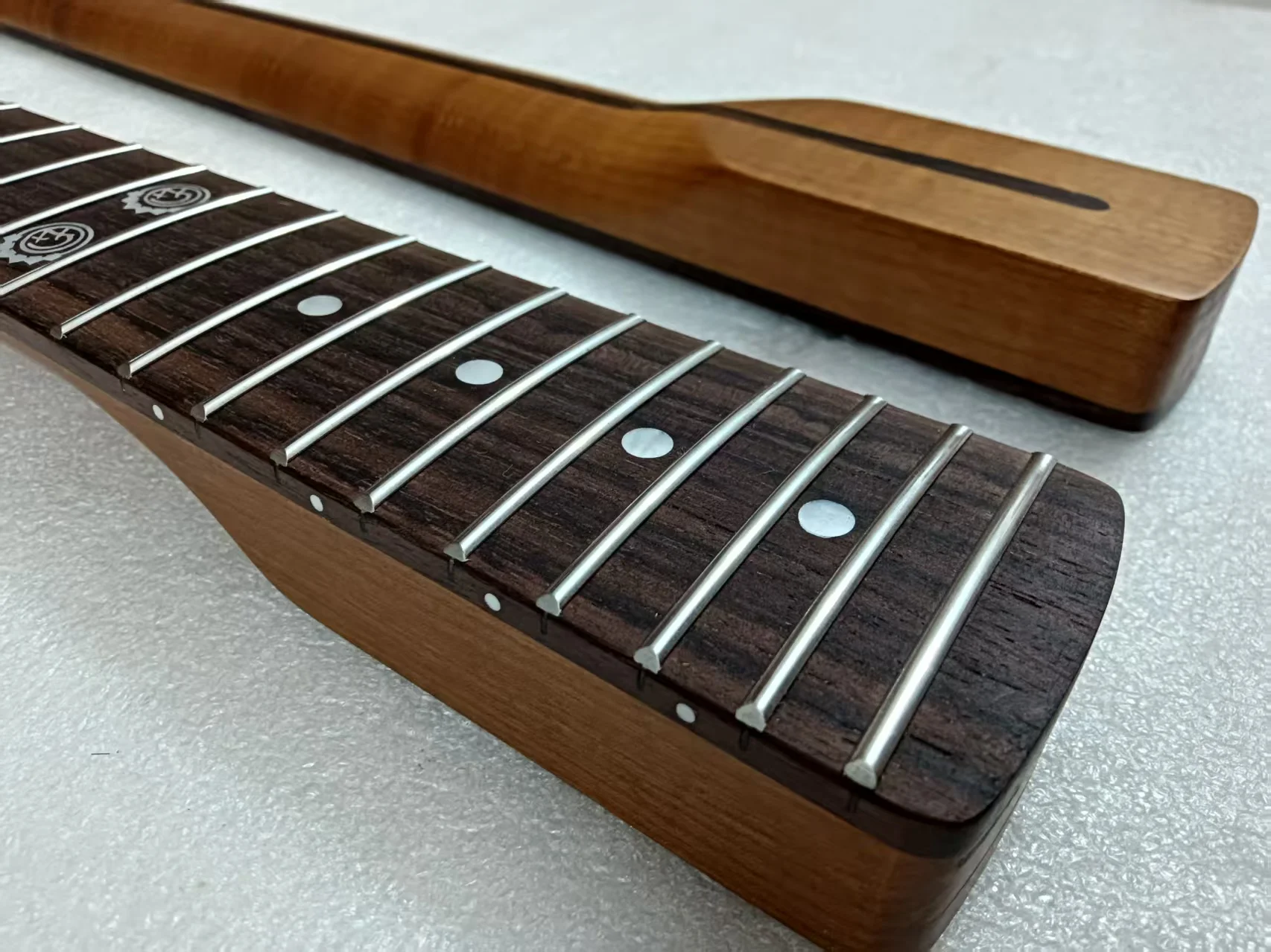 Гриф для гитары 24 дюйма (610  – обзор и цена Musical Instrument Logo