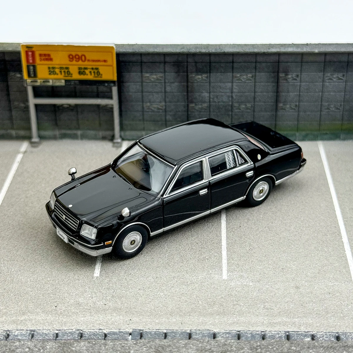 AR Box 1:64 Scale Diecast Alloy Toyota Century 1997 Limousine Toys Cars Model Classics Adult Gifts Souvenir Static Display