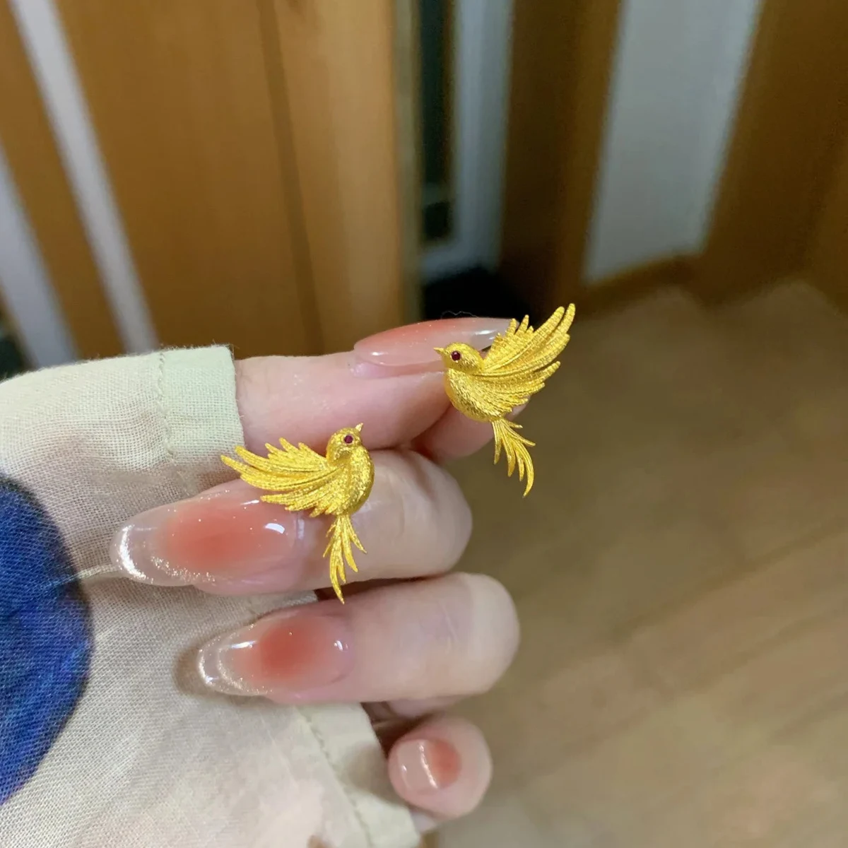 

2025 new fashion retro gold earrings light luxury earrings female bird new Chinese style niche suitable for party gatherings