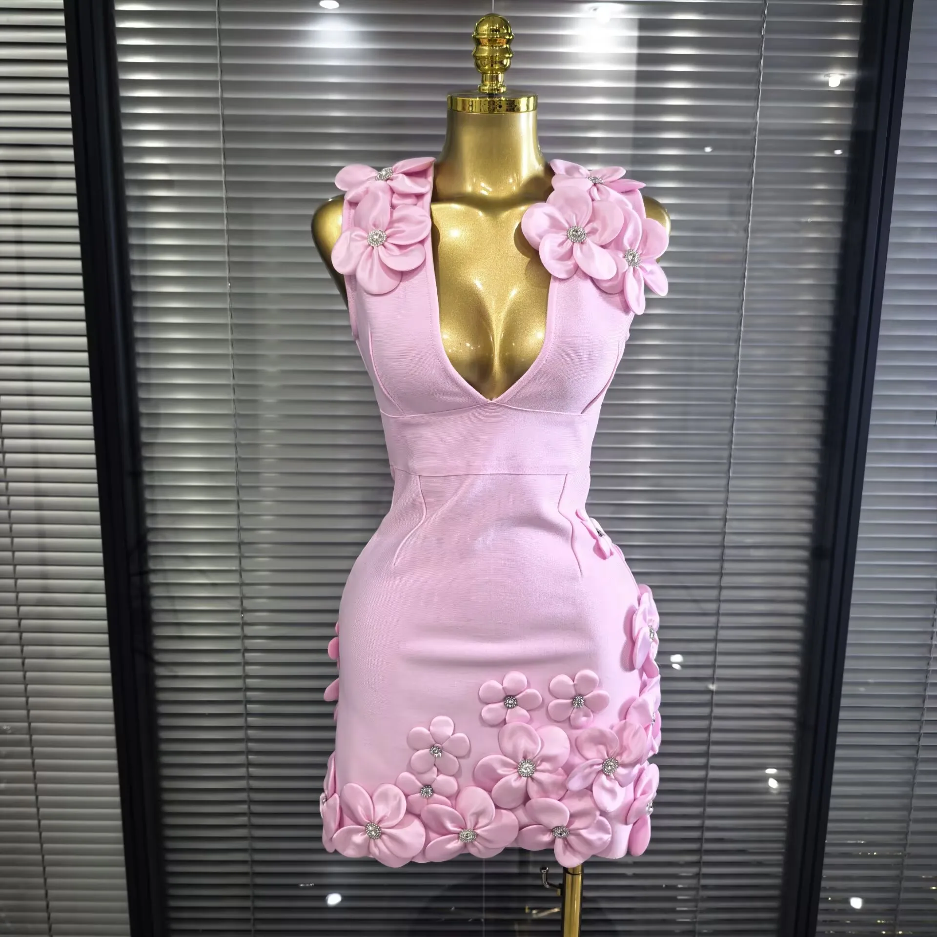 Noir blanc femmes sans manches Sexy col en v fleurs moulante Mini robe de pansement discothèque fête célébrer tenue de Cocktail robes